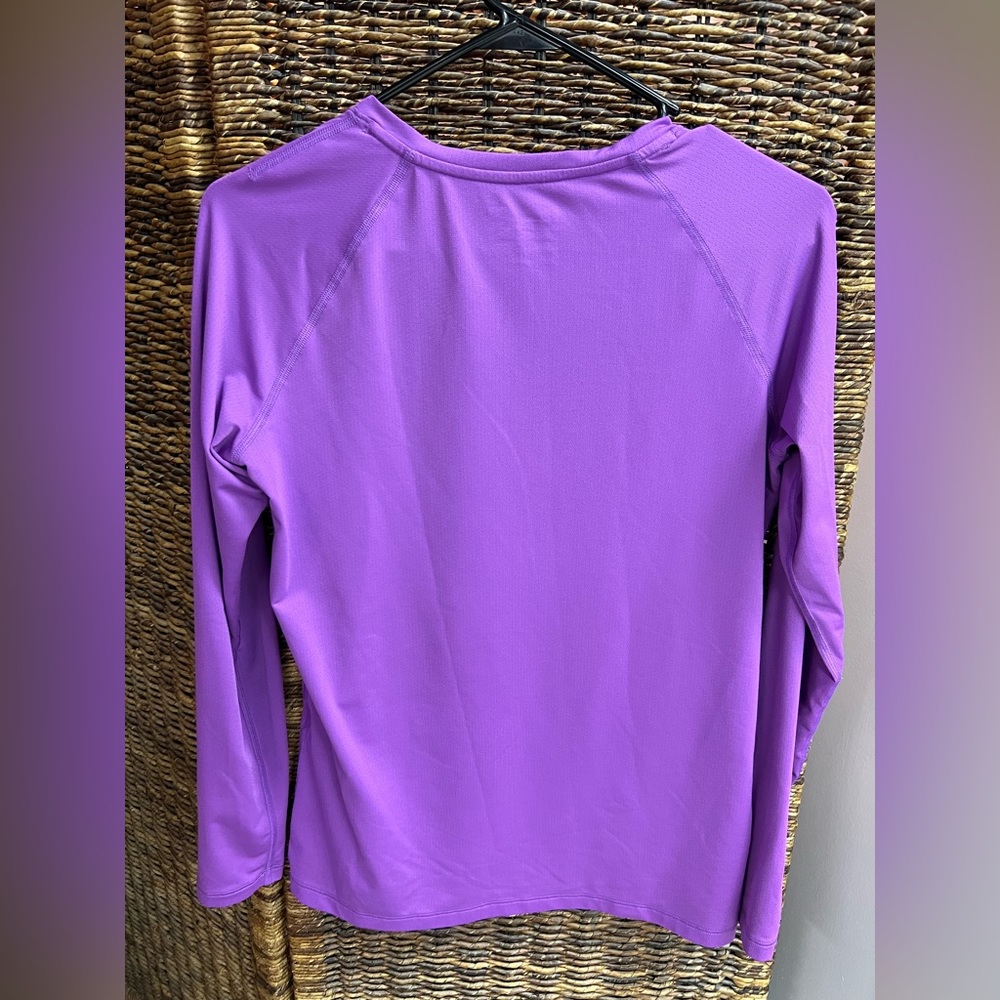 Under Armour-Fitted V Neck long Sleeved shirt-Size: Medium - Picture 2 of 4
